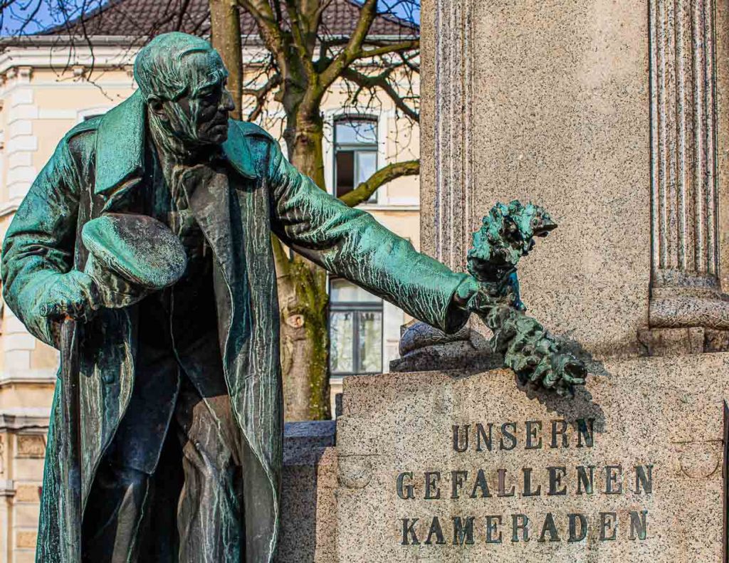 Kriegerdenkmal in Grevenbroich / © Foto: Georg Berg