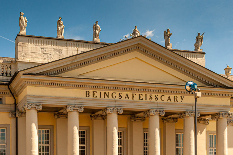 Inscription du Fridericianum remplacée pour la documenta 14 à Kassel : "BeingSafeIsScary" / © Photo : Georg Berg