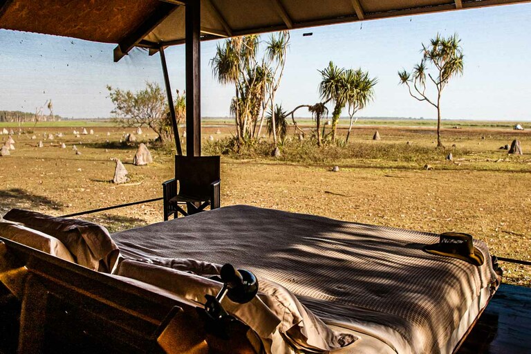 Vue panoramique imprenable depuis la chambre à coucher. L'aménagement ne pourrait pas être plus fonctionnel / © Photo : Georg Berg