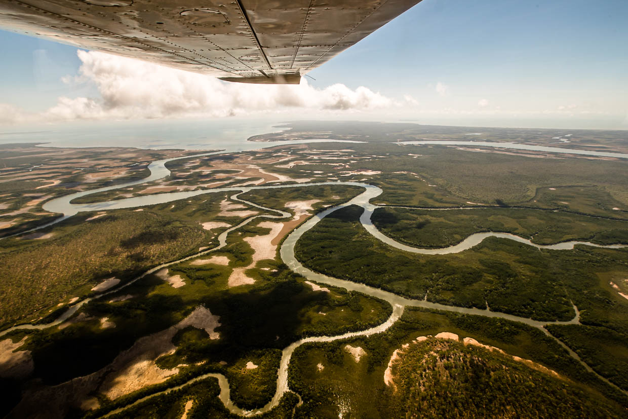 Pendant la saison des pluies, accessible uniquement par voie aérienne : L'outback derrière Darwin est traversé par de nombreux cours d'eau. Les ponts sont rares / © Photo : Georg Berg