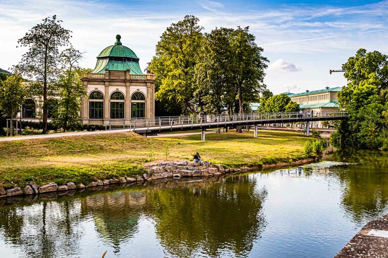 Luitpoldbad et salle de promenade au bord de la Saale à Bad Kissingen / © Photo : Georg Berg
