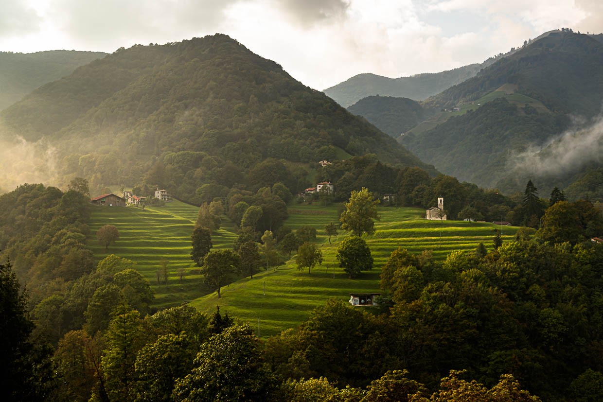 La verte vallée de Muggio au Tessin. Un paysage culturel suisse comme dans un conte de fées / © Photo : Georg Berg