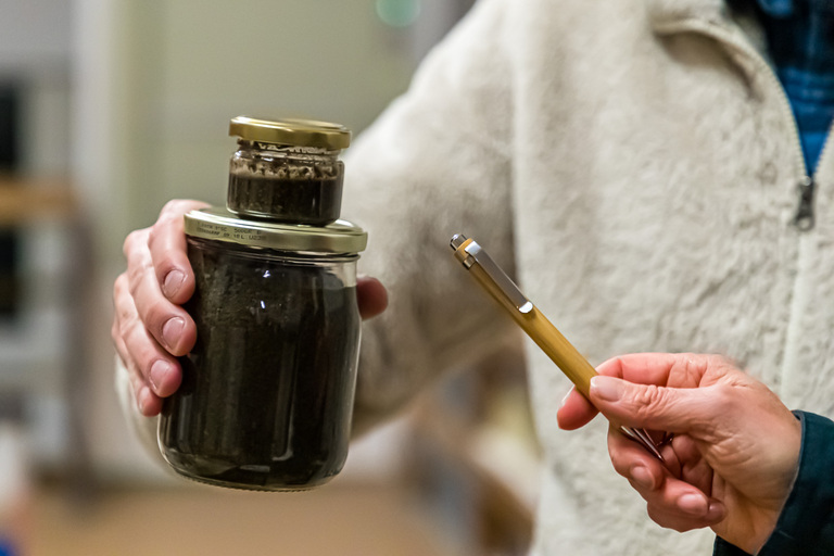 Un autre best-seller du Domaine d'Argens est les Brisures de Truffe (Tuber Melanosporum & Tuber Brumale) ainsi que le jus de truffe noire et le sel / © Photo : Georg Berg