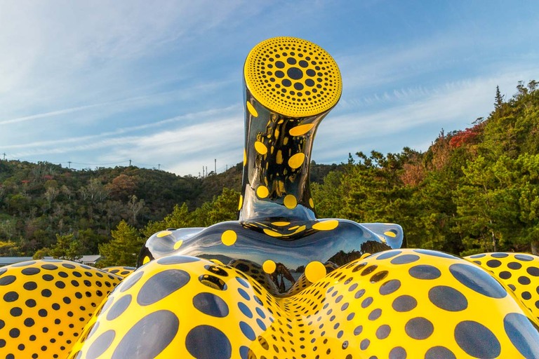 Détail du Yellow Pumpkin de Yayoi Kusama à Naoshima / © Photo : Georg Berg