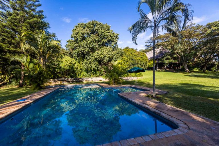 Piscine et jardin du Kumbali Country Lodge près de Lilongwe / © Photo : Georg Berg