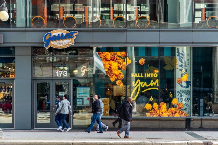Magasin phare Garrett Popcorn sur Michigan Avenue à Chicago. Popcorn selon une recette familiale depuis 1949 / © Photo : Georg Berg